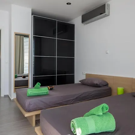 Super Luxurious - 600m² - Up To 22 People Edipsos