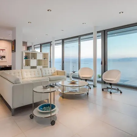 Super Luxurious - 600m² - Up To 22 People Villa