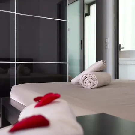 Super Luxurious - 600m² - Up To 22 People