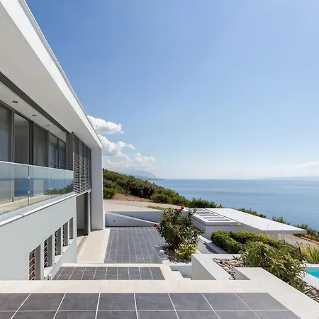 Super Luxurious - 600m² - Up To 22 People *