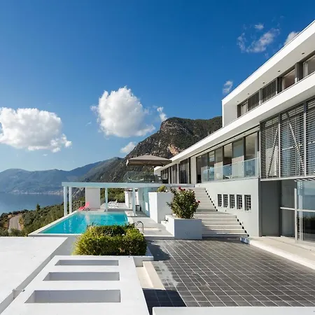 Super Luxurious - 600m² - Up To 22 People