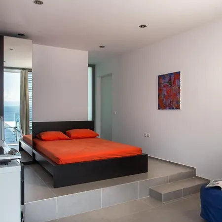 Super Luxurious - 600m² - Up To 22 People * Edipsos