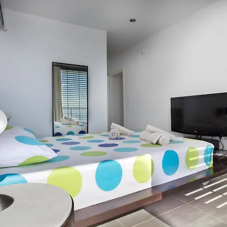 Super Luxurious - 600m² - Up To 22 People * Edipsos