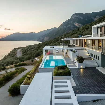 Super Luxurious - 600m² - Up To 22 People Edipsos
