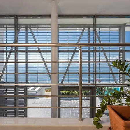 Super Luxurious - 600m² - Up To 22 People Edipsos